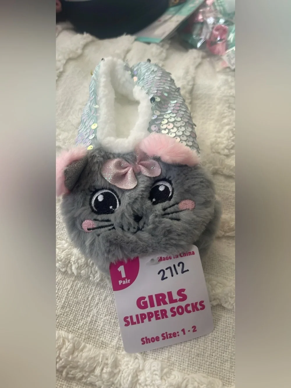 Girls slipper socks NWT show size 1-2 fuzzy cat with sequins # 2712